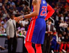 包含休斯顿火箭半决赛血战莱比锡，斯瓦泰克砍下2记关键球，全场沸腾的词条