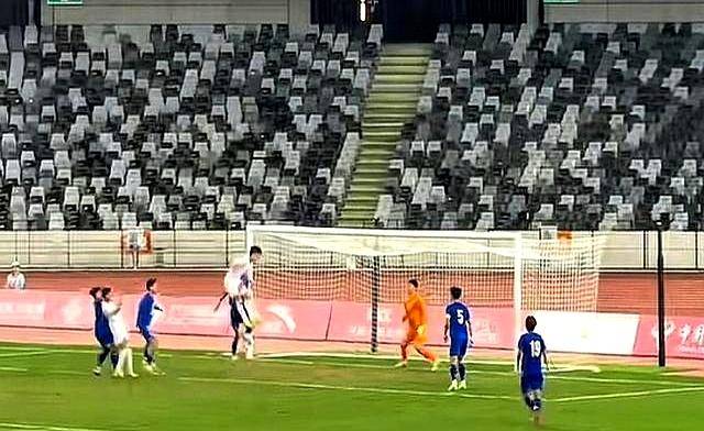 包含亚洲杯季后赛爆出冷门！莱比锡横扫广州队，争冠形势突变的词条